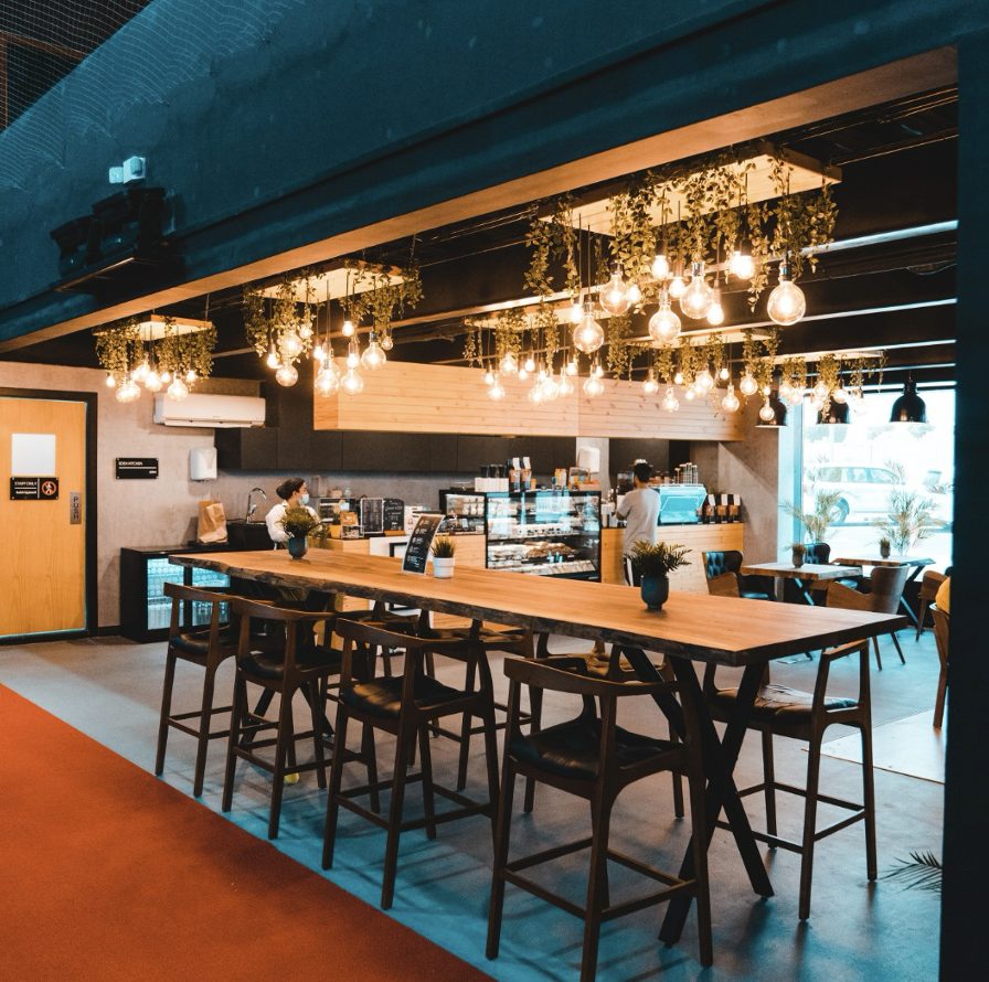 The café and lounge inside a Padel IN club